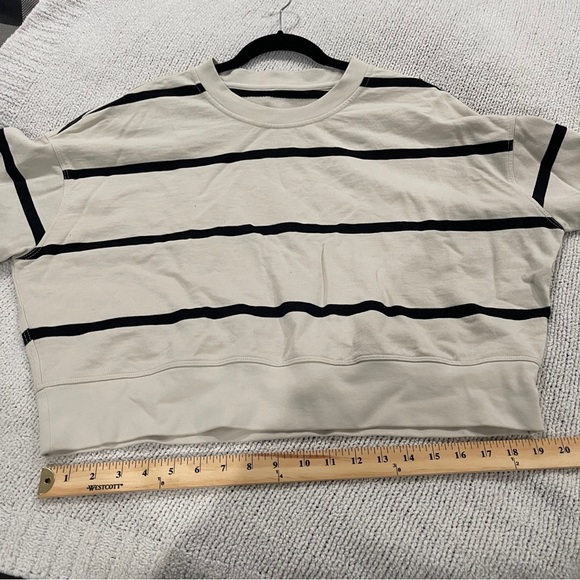 Lululemon Striped Cream and Black Women's crewneck S - Picture 8 of 10